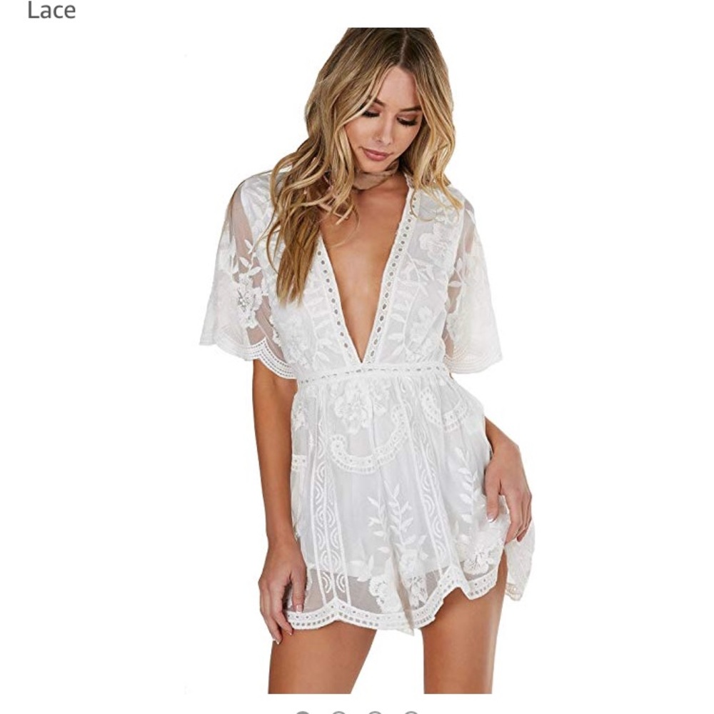 ❌ SOLD ❌ 
: Honey Punch Lace Romper white ivory